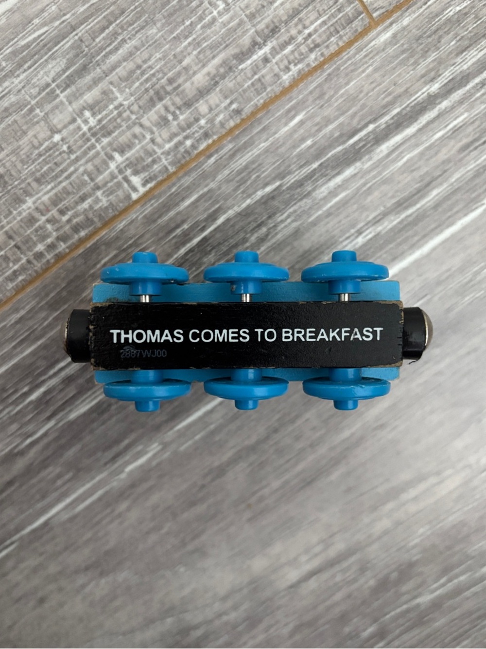 Wooden Thomas Comes to Breakfast - Thomas & Friends - Picture 6 of 8